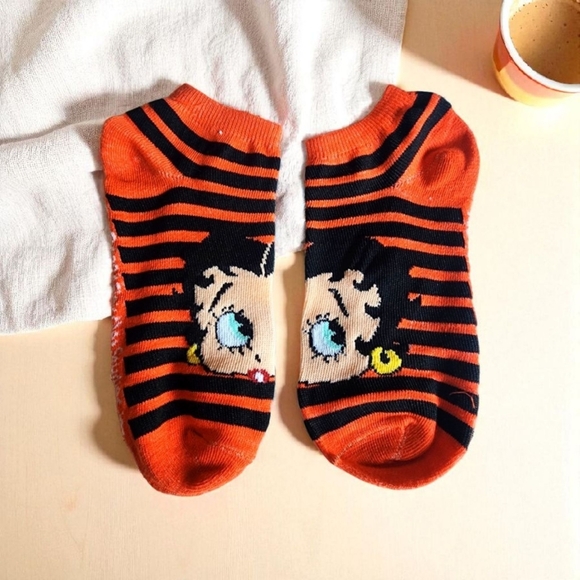 🔥SPOOKY "BETTY BOOP" SOCKS🔥 - Picture 2 of 4